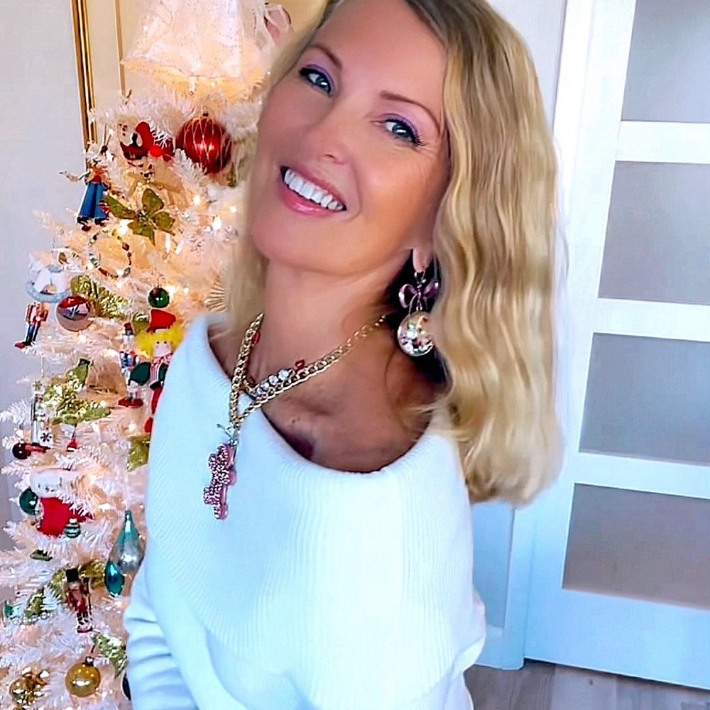 NWT LITE IVORY/WINTER WHITE OFF SHOULDER SWEATER